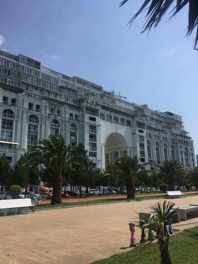 Apartment In Hotel Magnolia Batumi Exterior foto